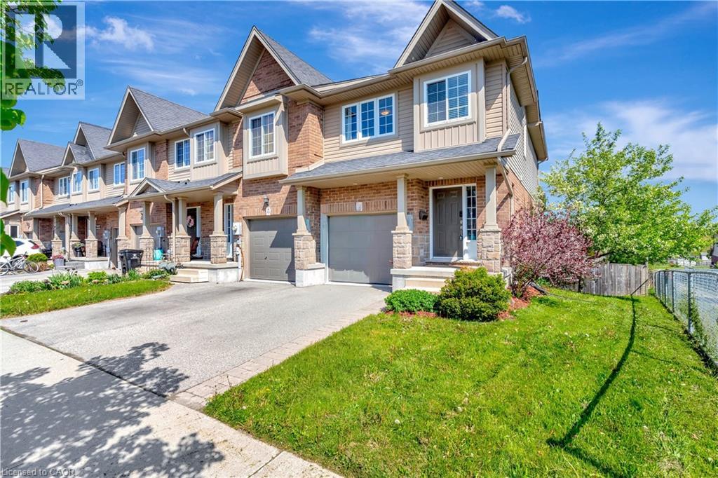 935 ZELLER Crescent - 3