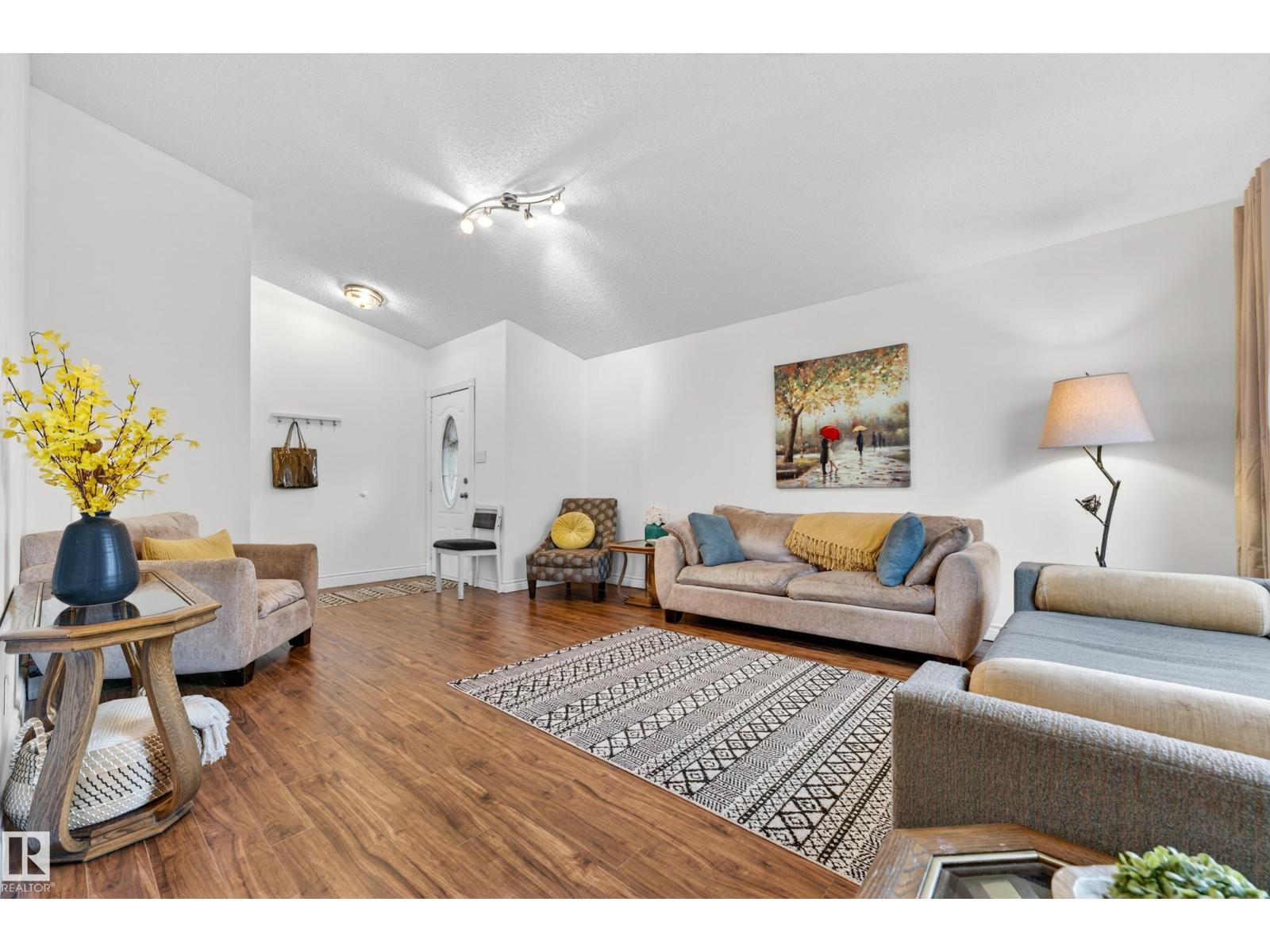 37 HAZEL ST - 10