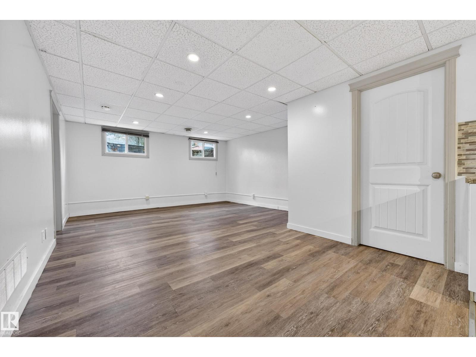 37 HAZEL ST - 32