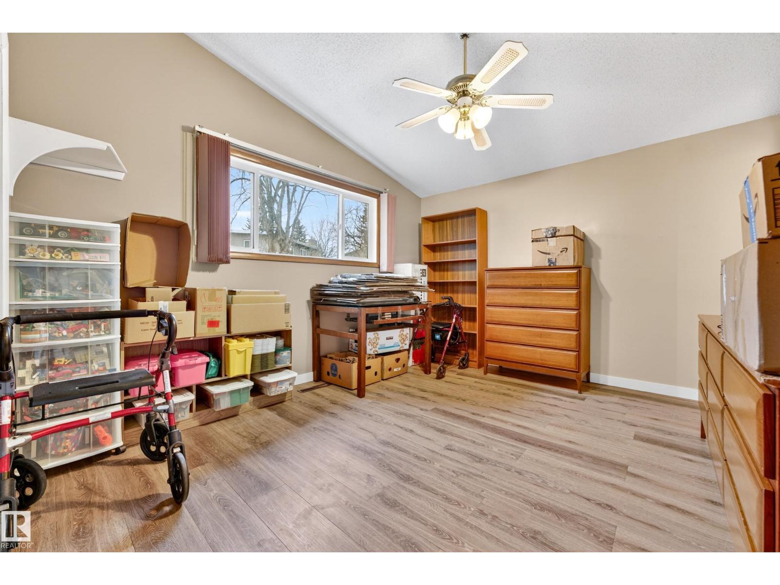 37 HAZEL ST - 20