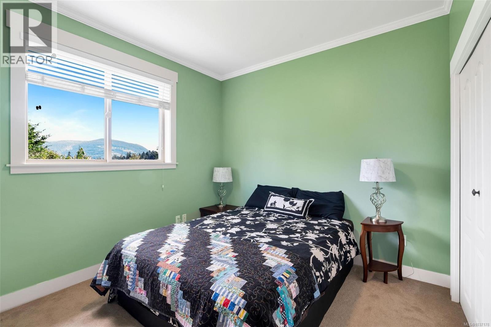 1580 Nimpkish Pl - 34
