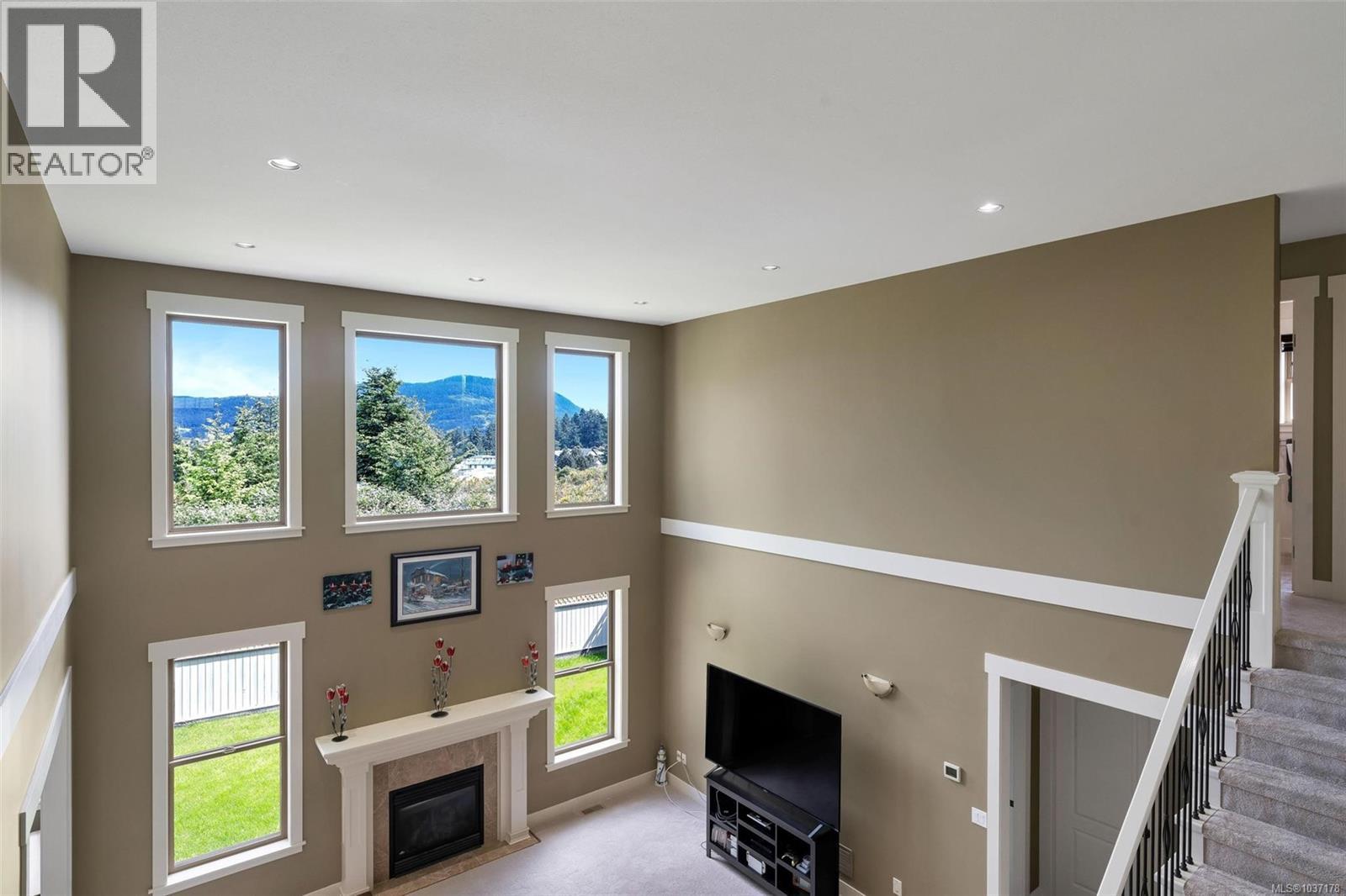 1580 Nimpkish Pl - 37