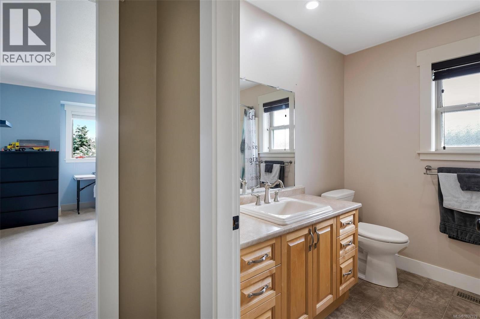 1580 Nimpkish Pl - 52