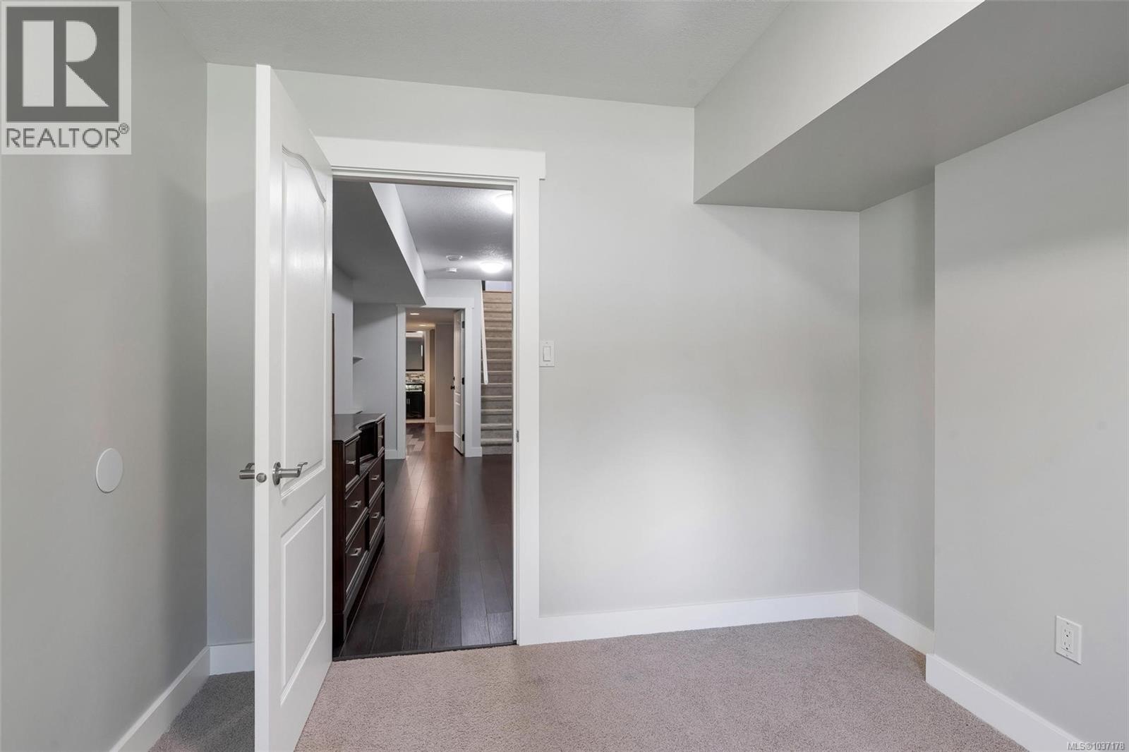 1580 Nimpkish Pl - 61