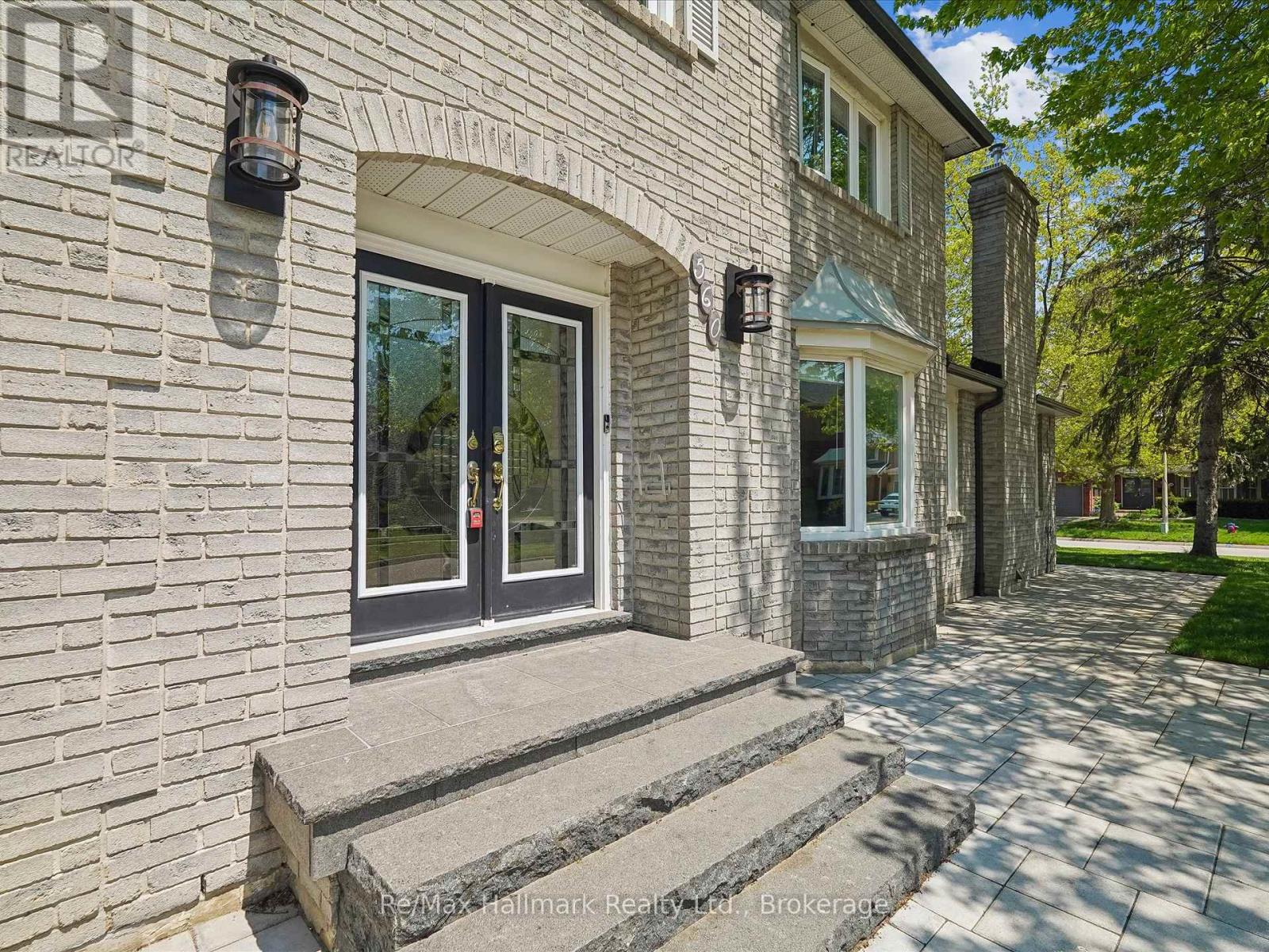 560 CHILLINGHAM CRESCENT - 42