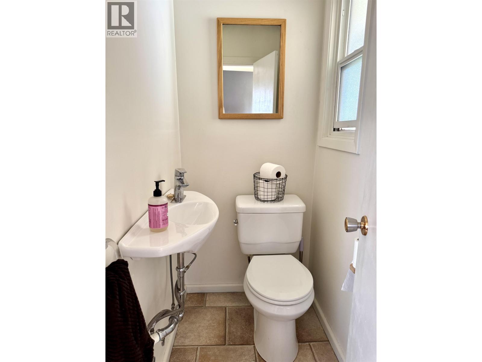 4168 BROADWAY AVENUE, Smithers