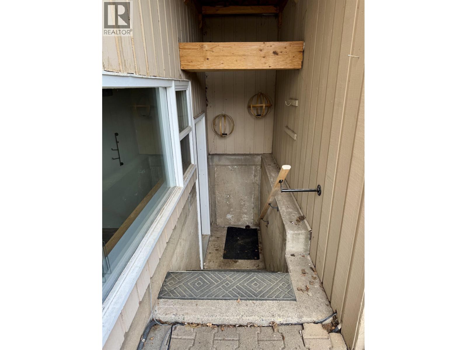4168 BROADWAY AVENUE, Smithers