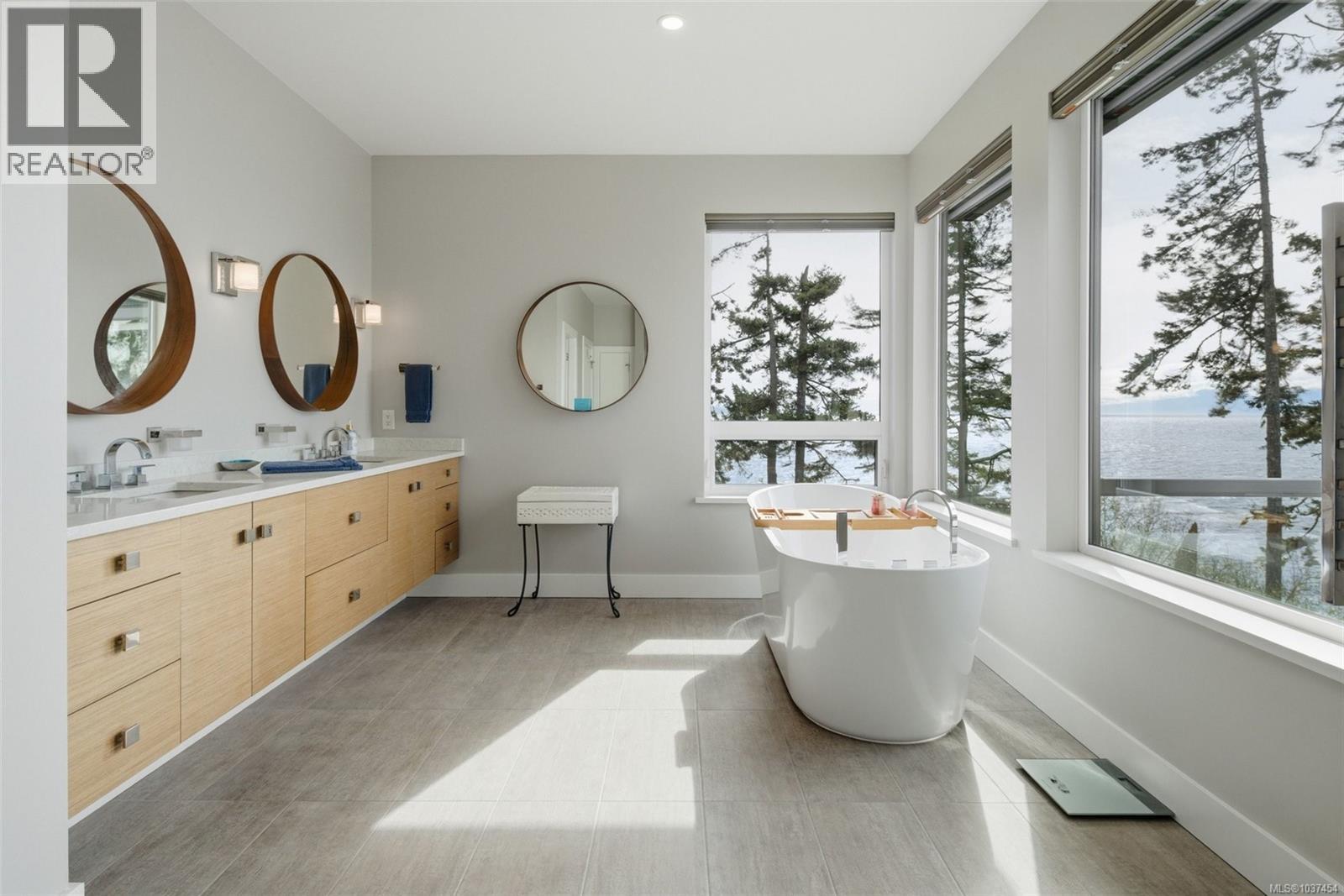 2480 Lighthouse Point Rd, Sooke