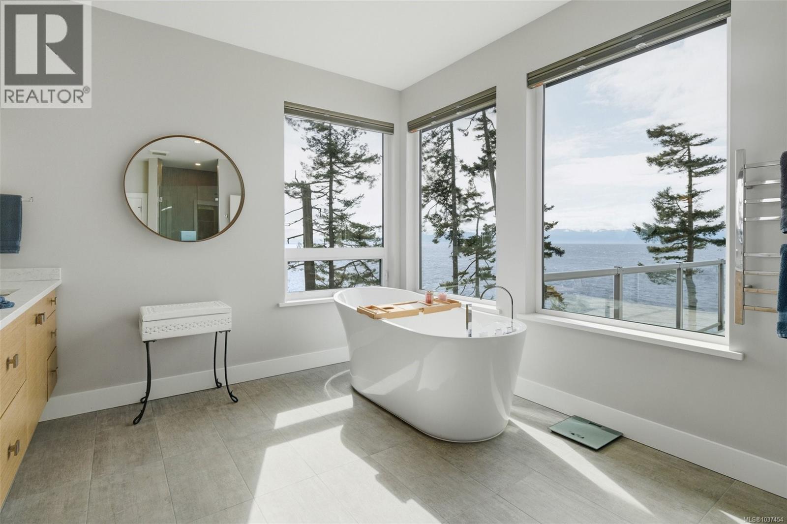 2480 Lighthouse Point Rd, Sooke