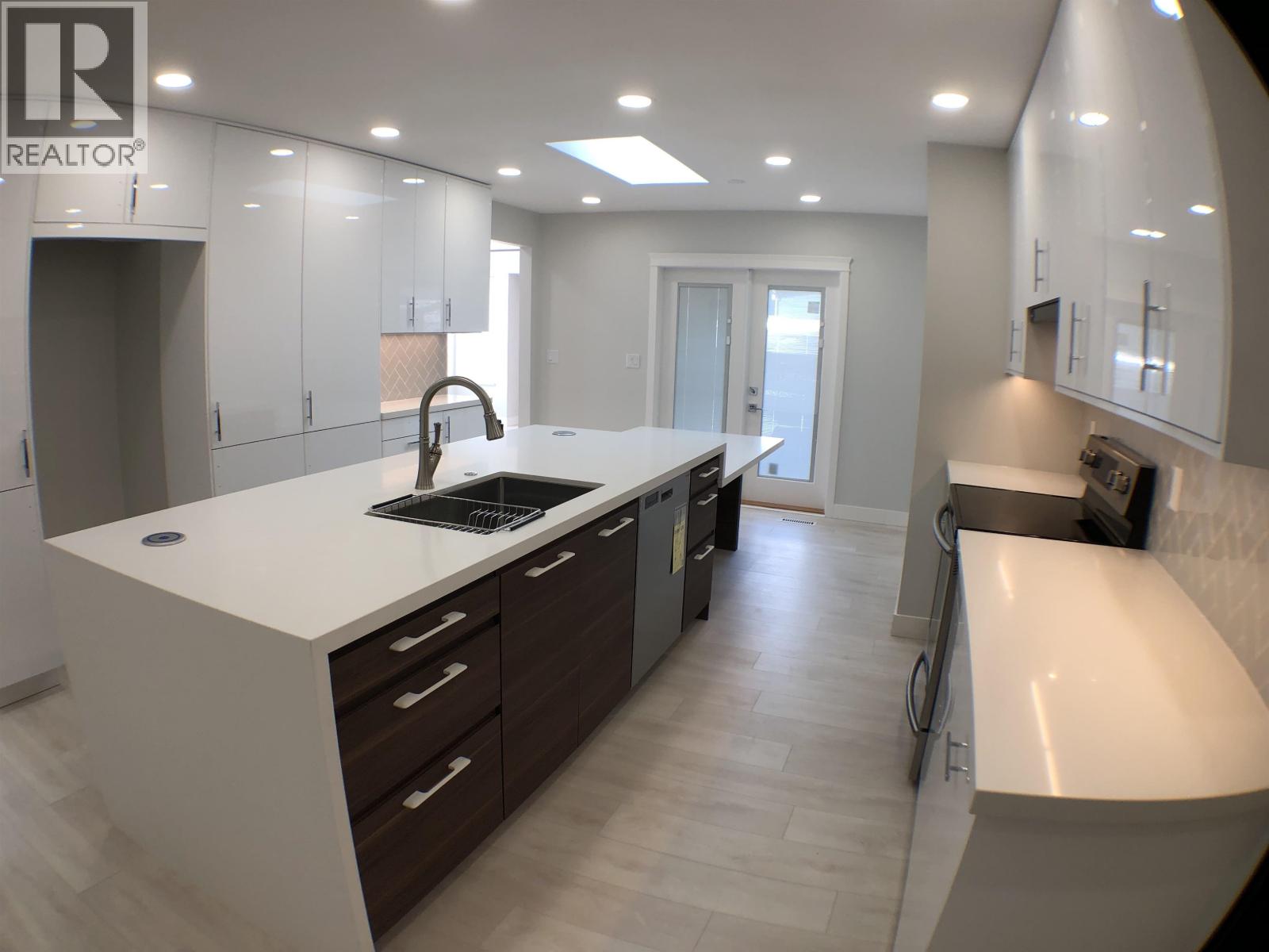 1858 WALNUT CRESCENT, Coquitlam