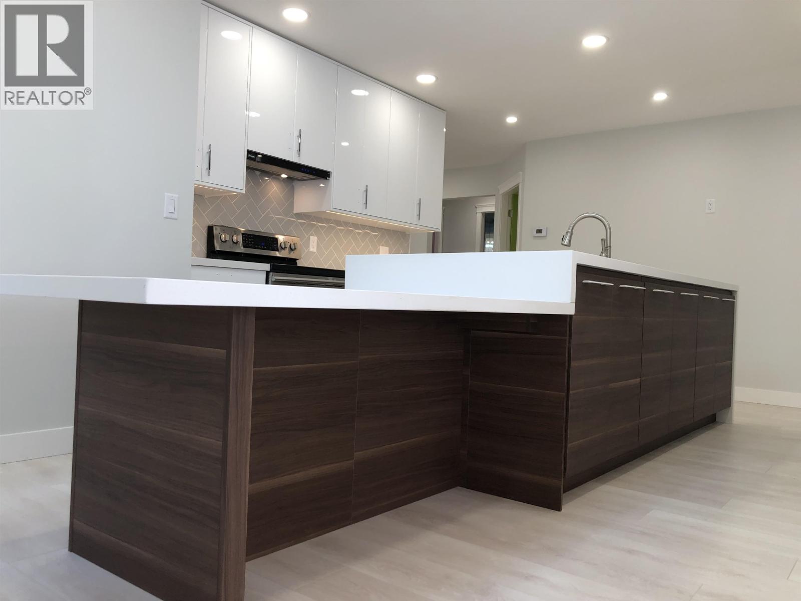 1858 WALNUT CRESCENT, Coquitlam