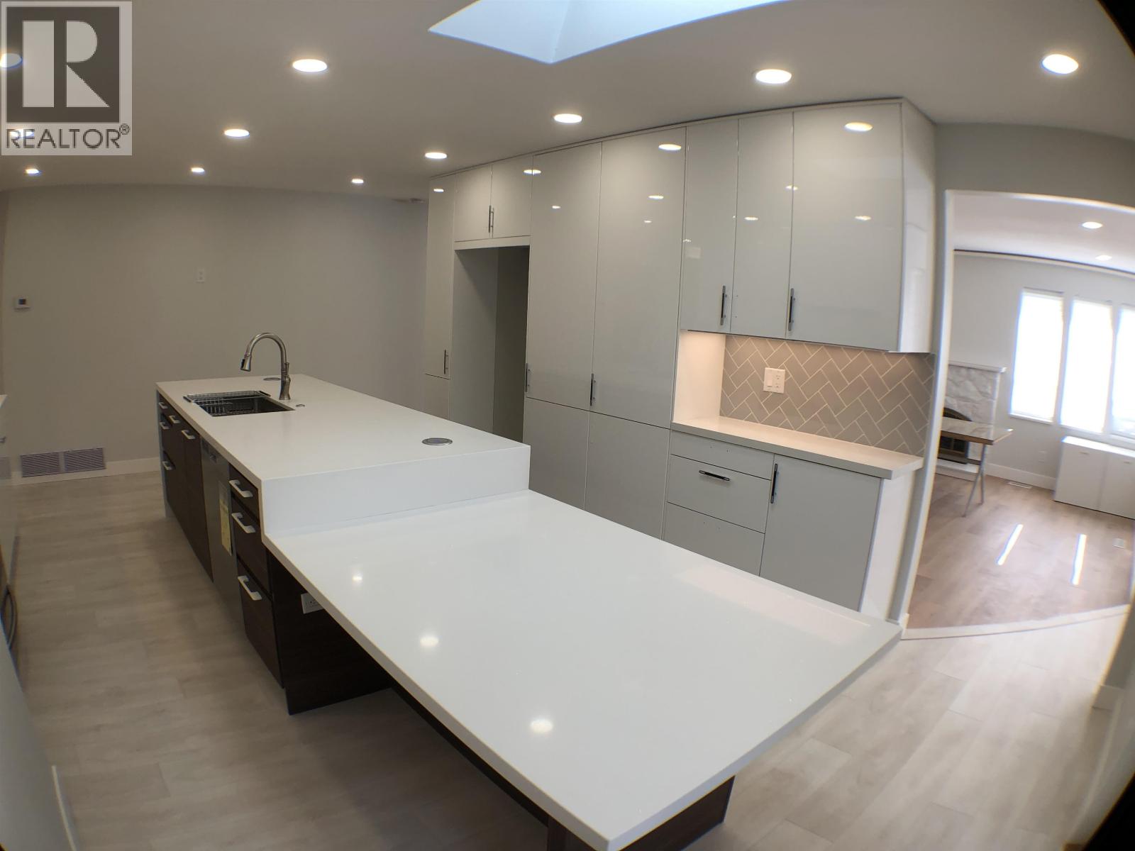 1858 WALNUT CRESCENT, Coquitlam