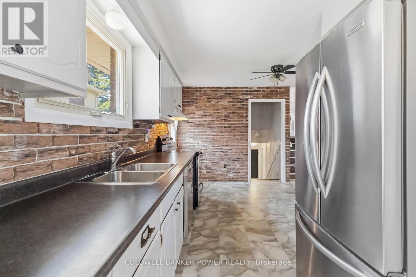 74 PATIENCE CRESCENT - 16