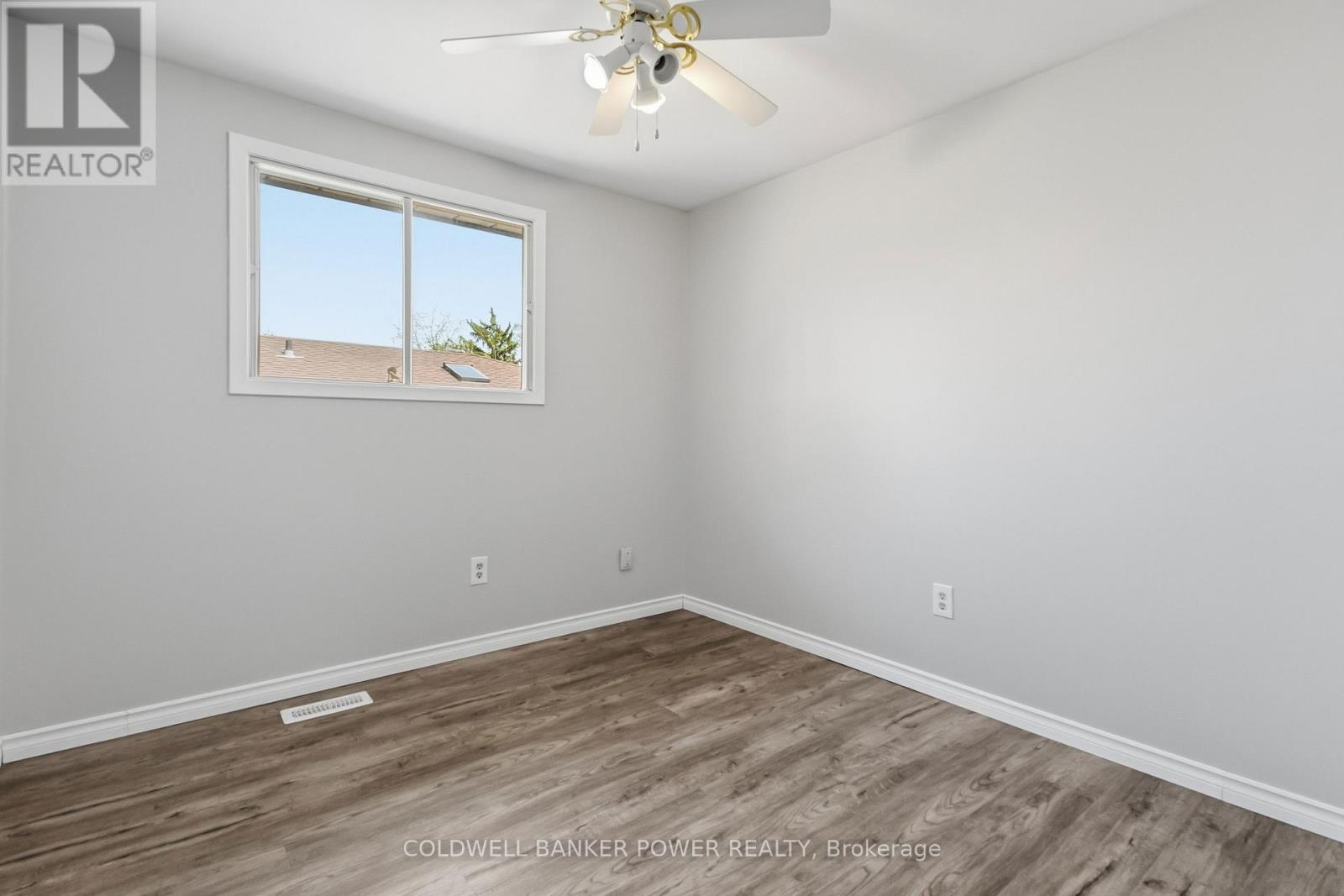 74 PATIENCE CRESCENT - 22