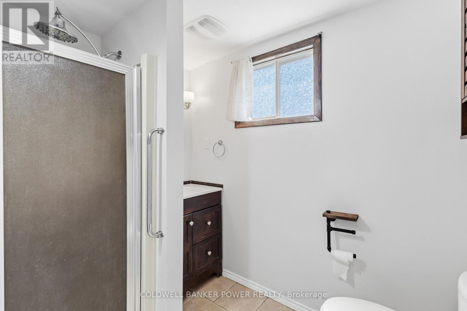 74 PATIENCE CRESCENT - 33