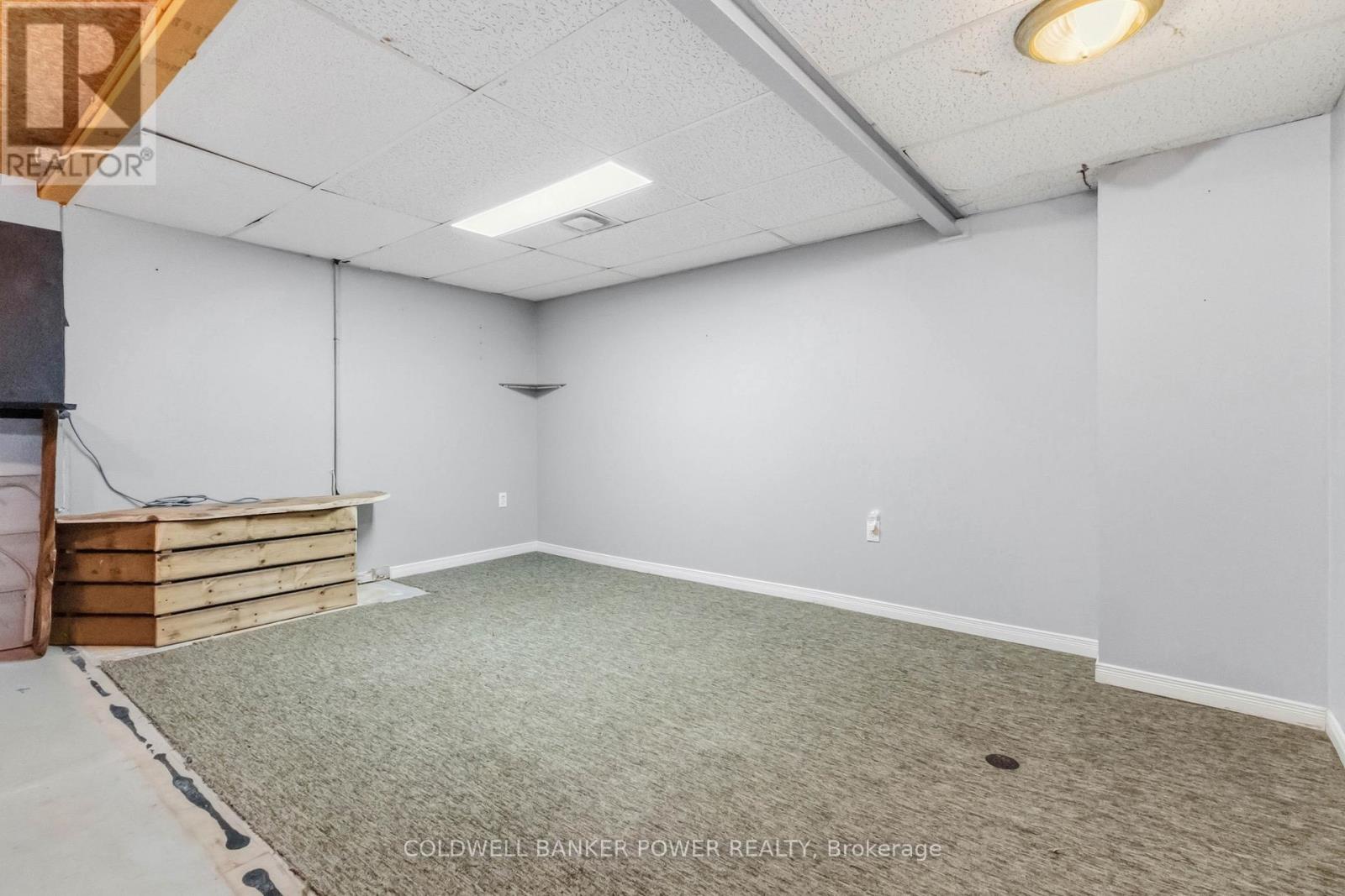 74 PATIENCE CRESCENT - 36