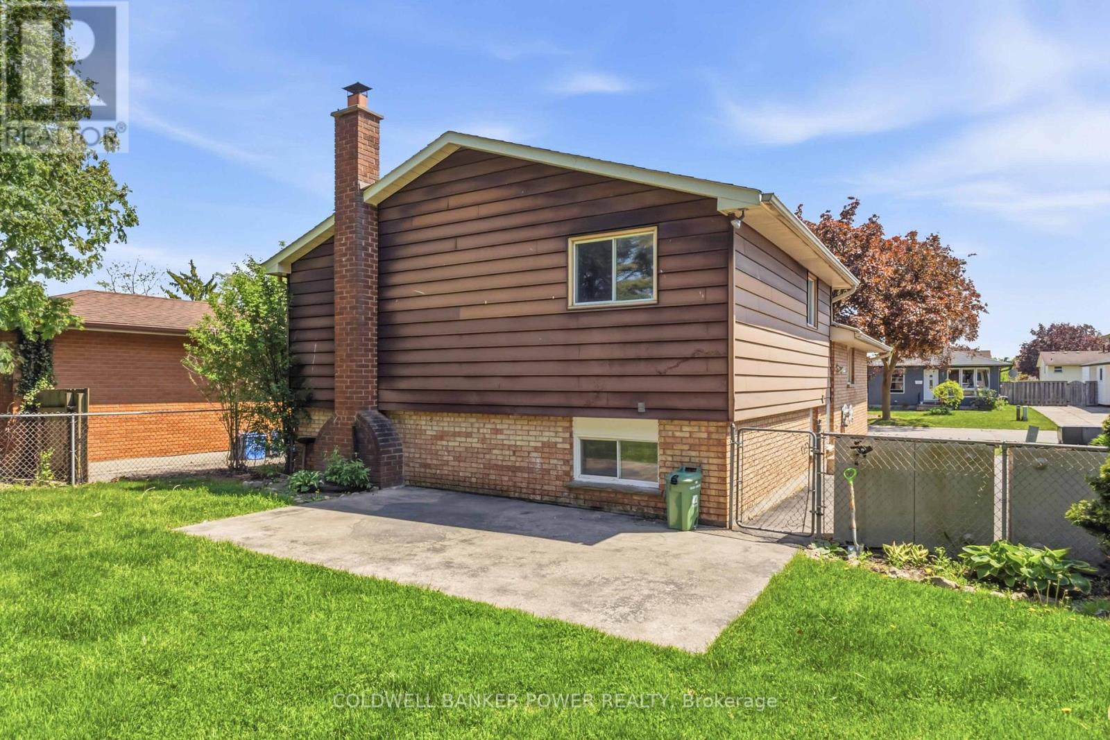 74 PATIENCE CRESCENT - 39