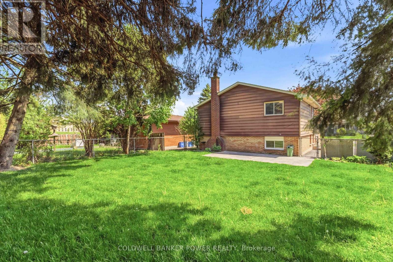 74 PATIENCE CRESCENT - 40