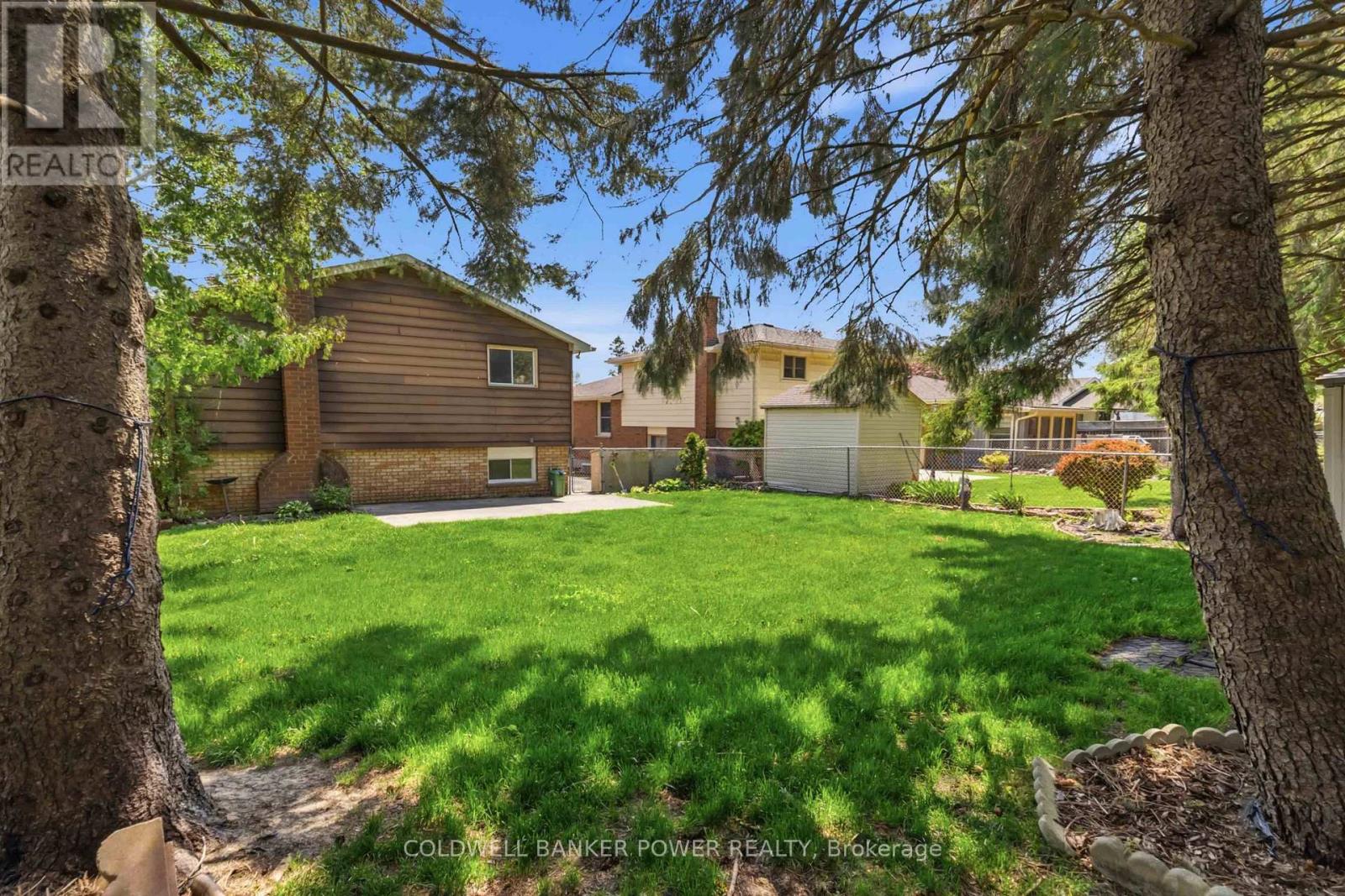 74 PATIENCE CRESCENT - 41