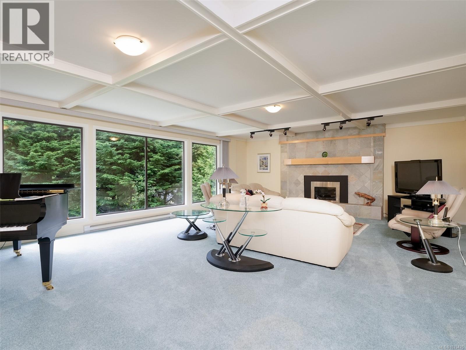 2797 Arbutus Rd, Saanich