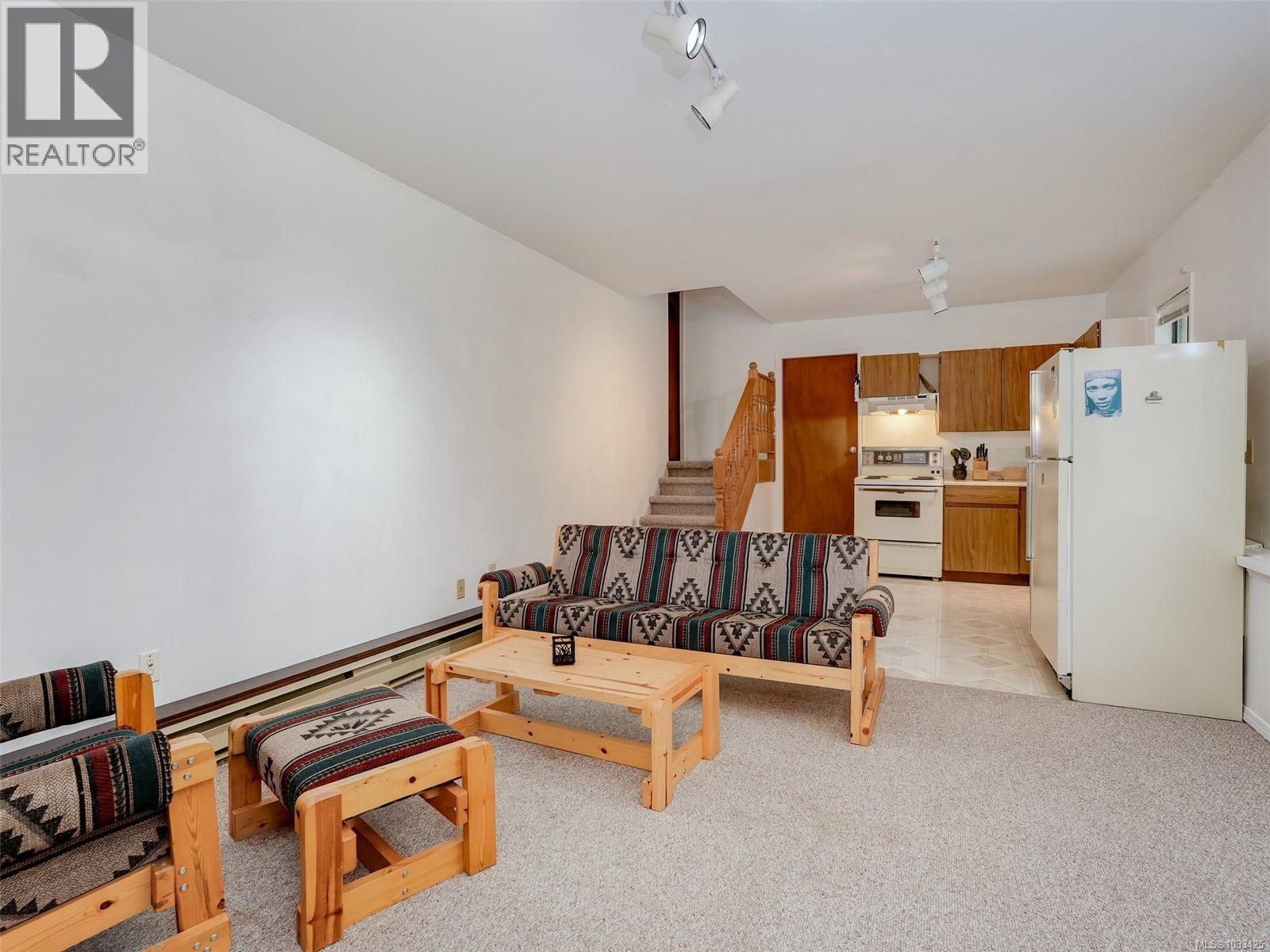 2797 Arbutus Rd, Saanich