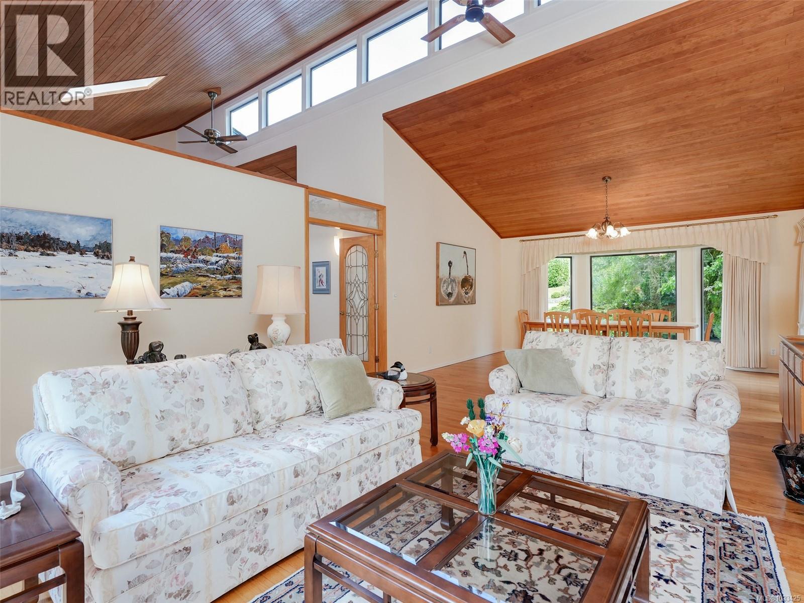 2797 Arbutus Rd, Saanich