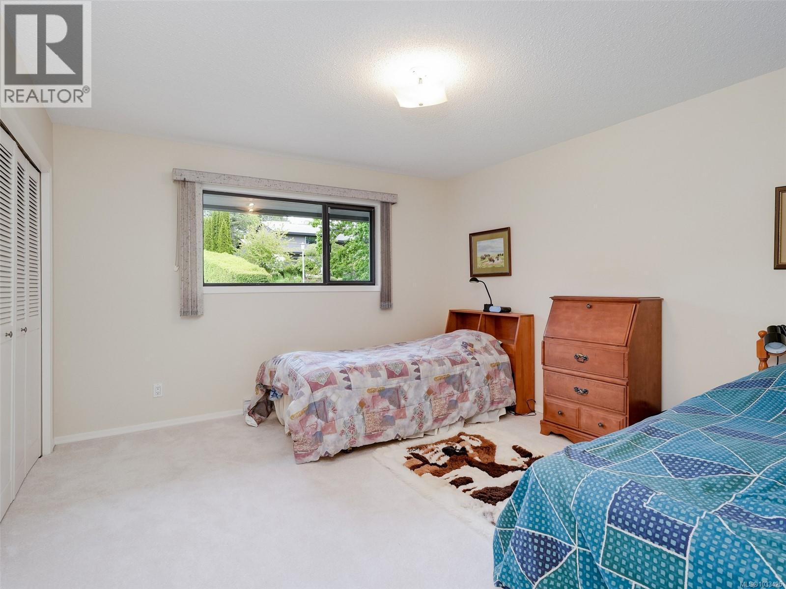 2797 Arbutus Rd, Saanich