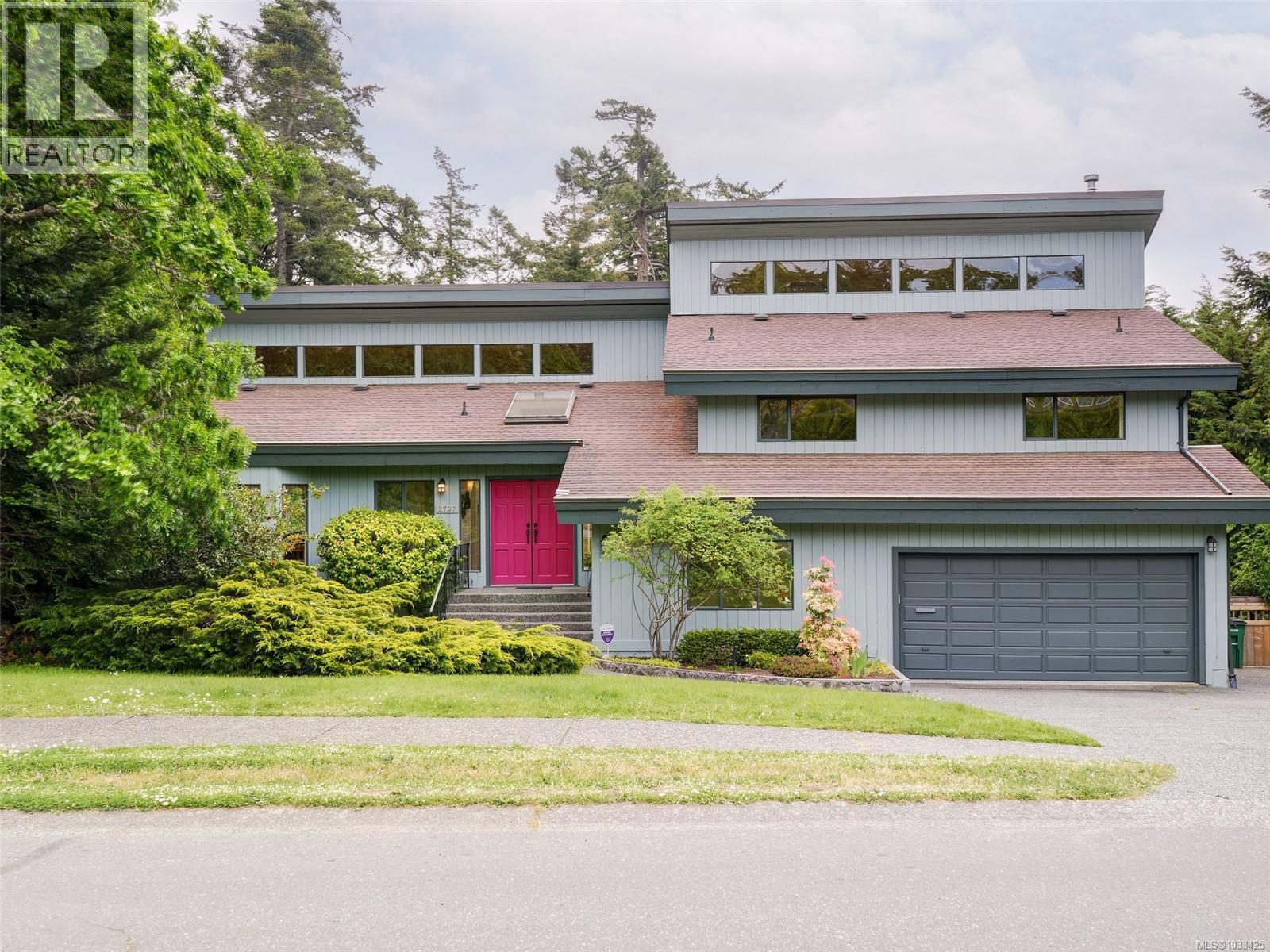 2797 Arbutus Rd, Saanich