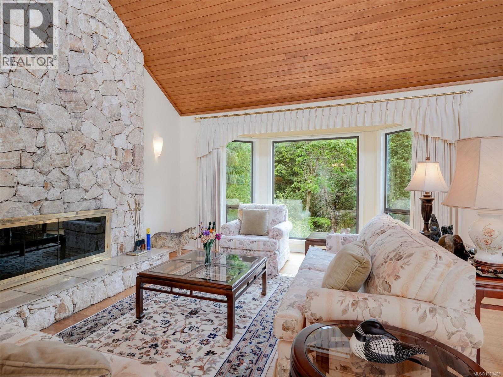 2797 Arbutus Rd, Saanich