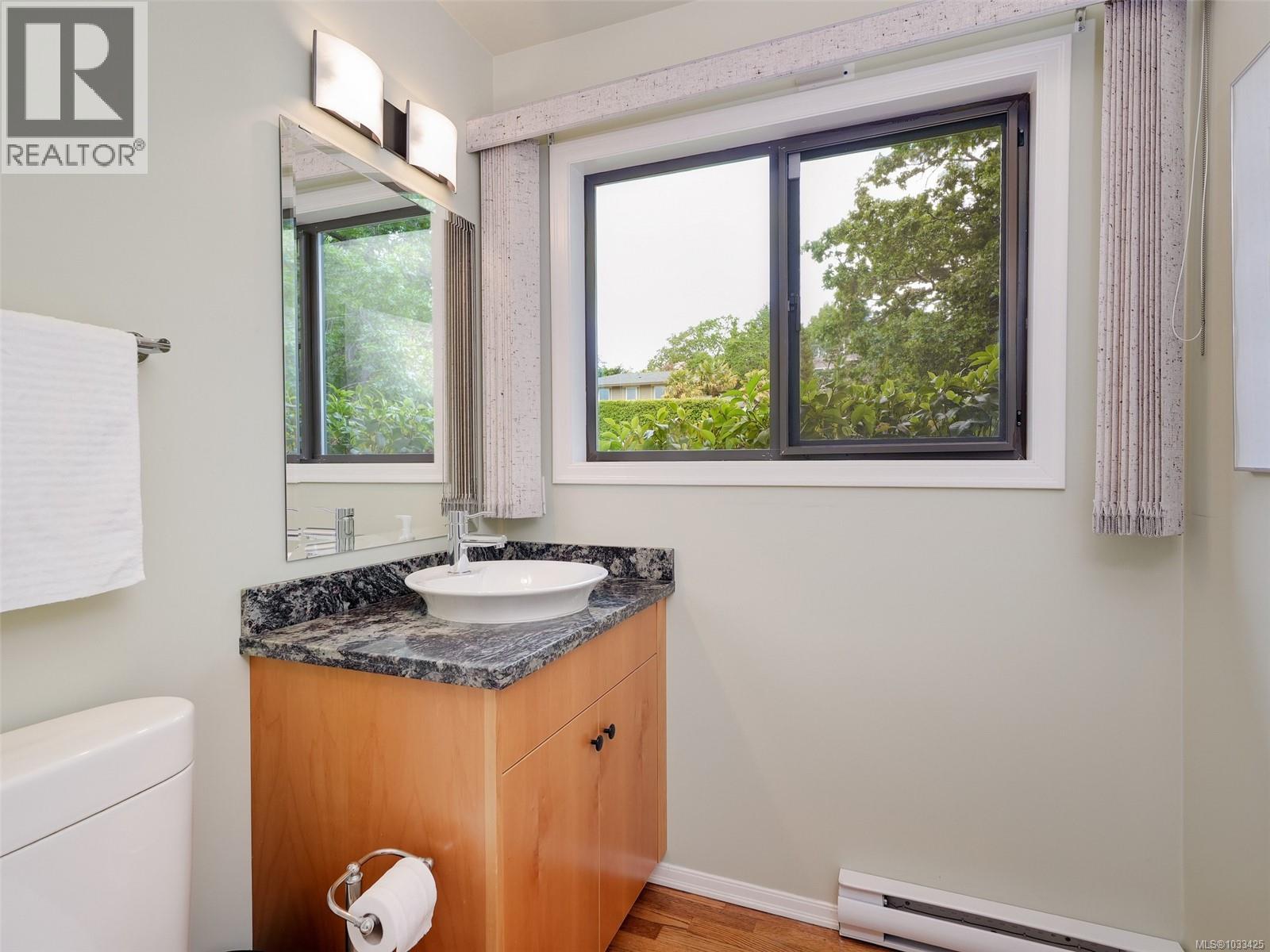 2797 Arbutus Rd, Saanich