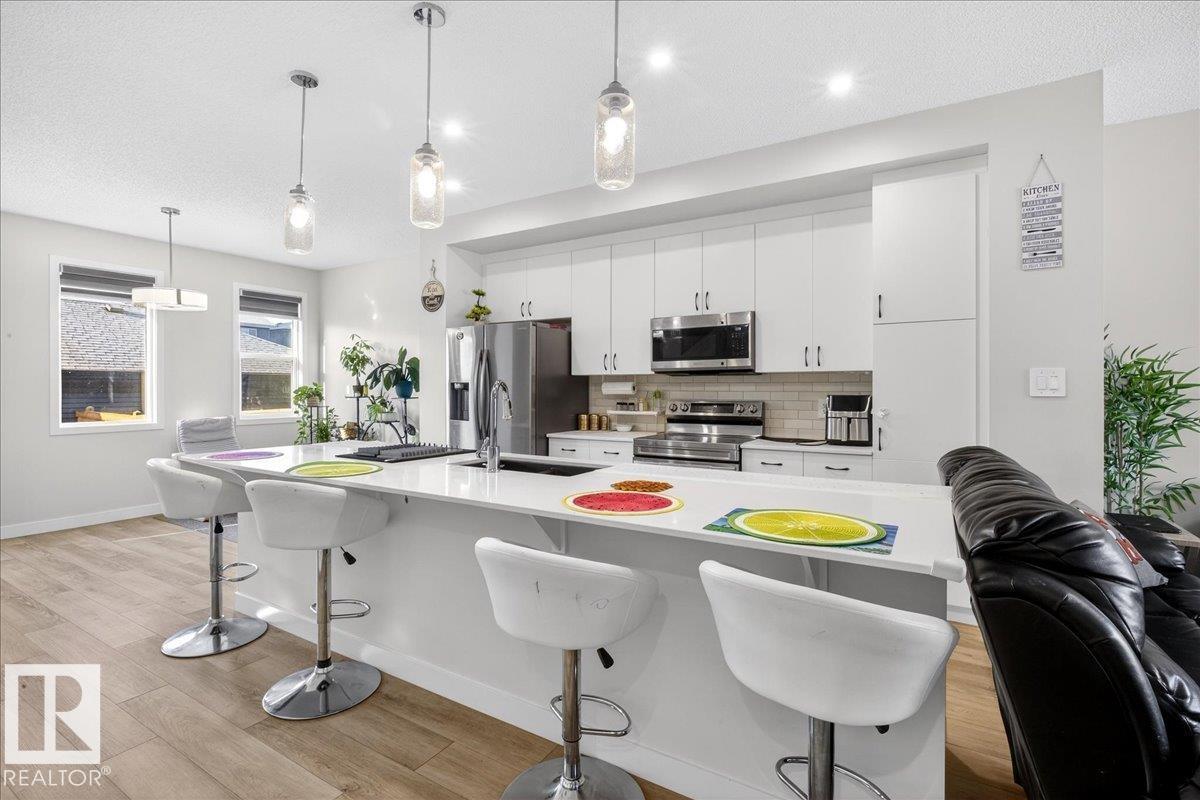 5315 22 AV SW - 8