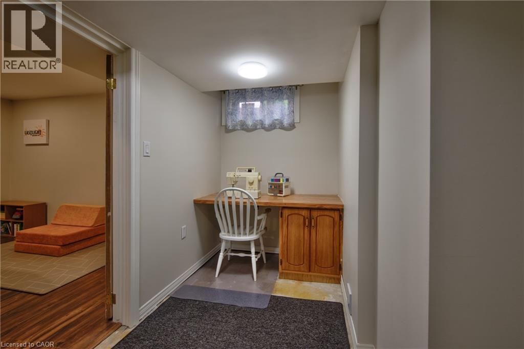 6 MARCON Court, Kitchener, Ontario, N2E3G3 — Photo 6