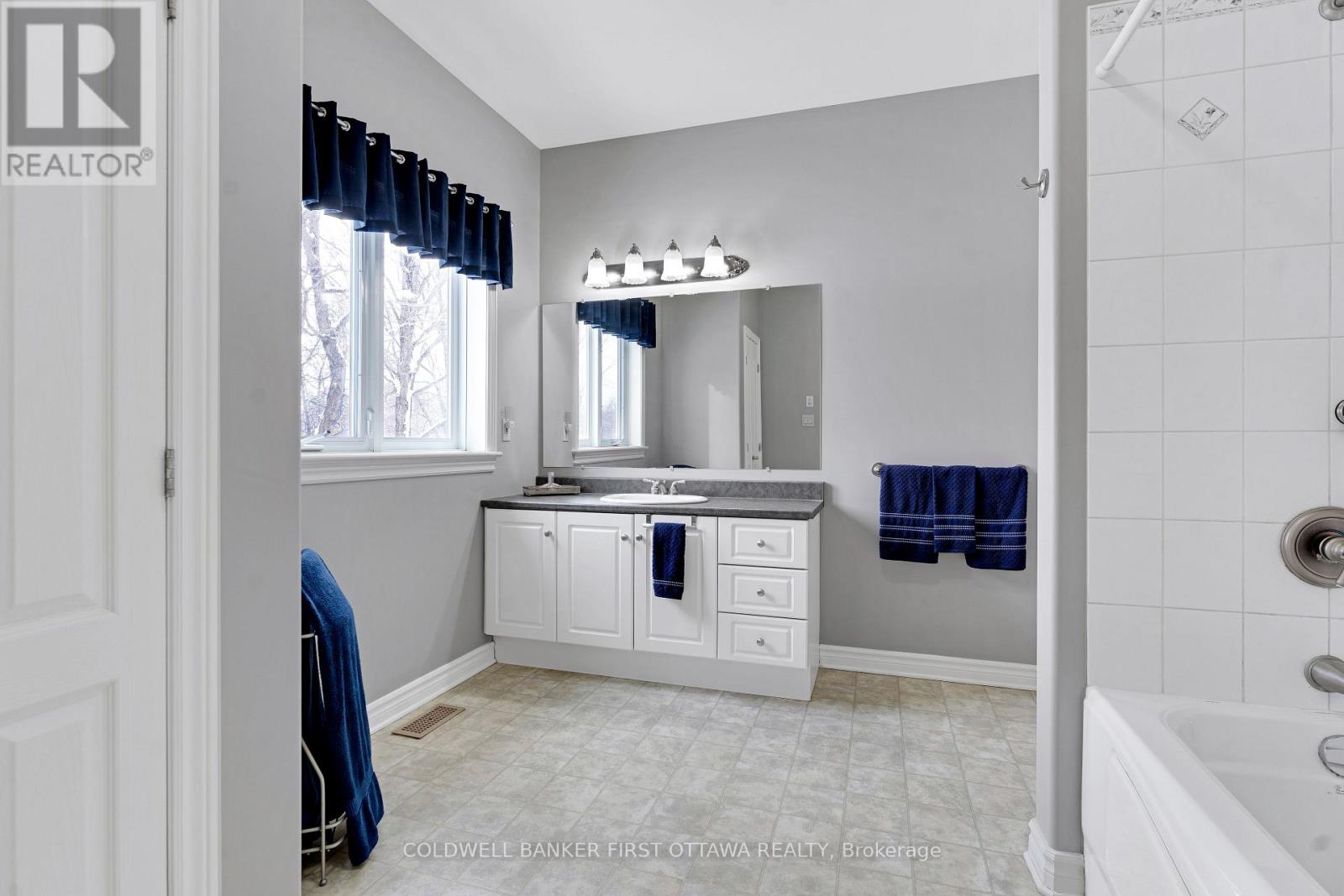 2600 RAMSAY CONCESSION 2B - 17
