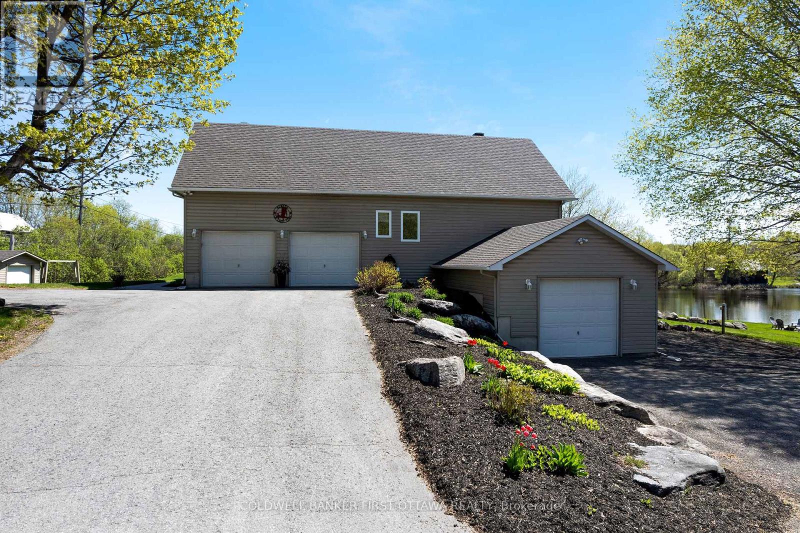 2600 RAMSAY CONCESSION 2B - 27