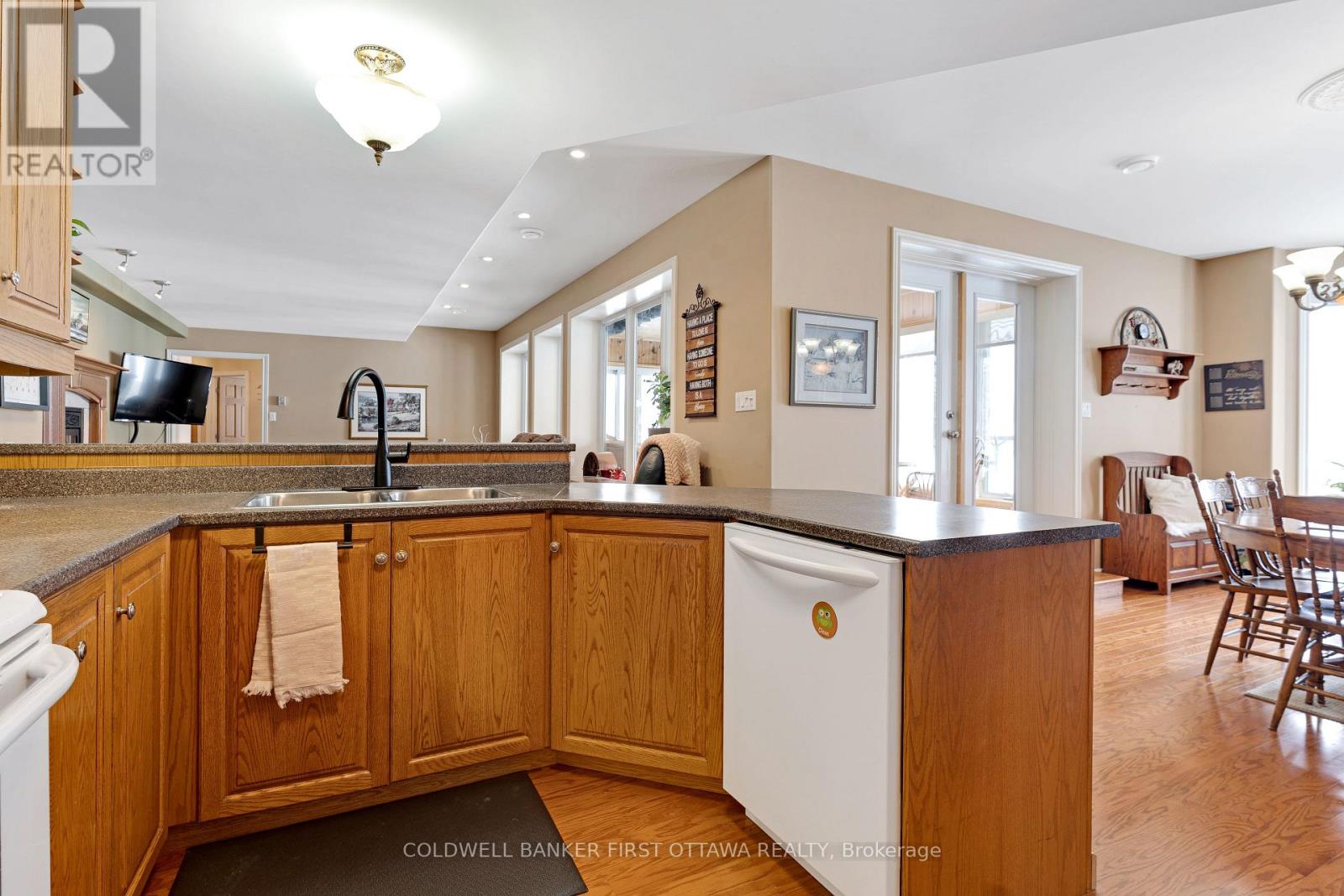 2600 RAMSAY CONCESSION 2B - 34