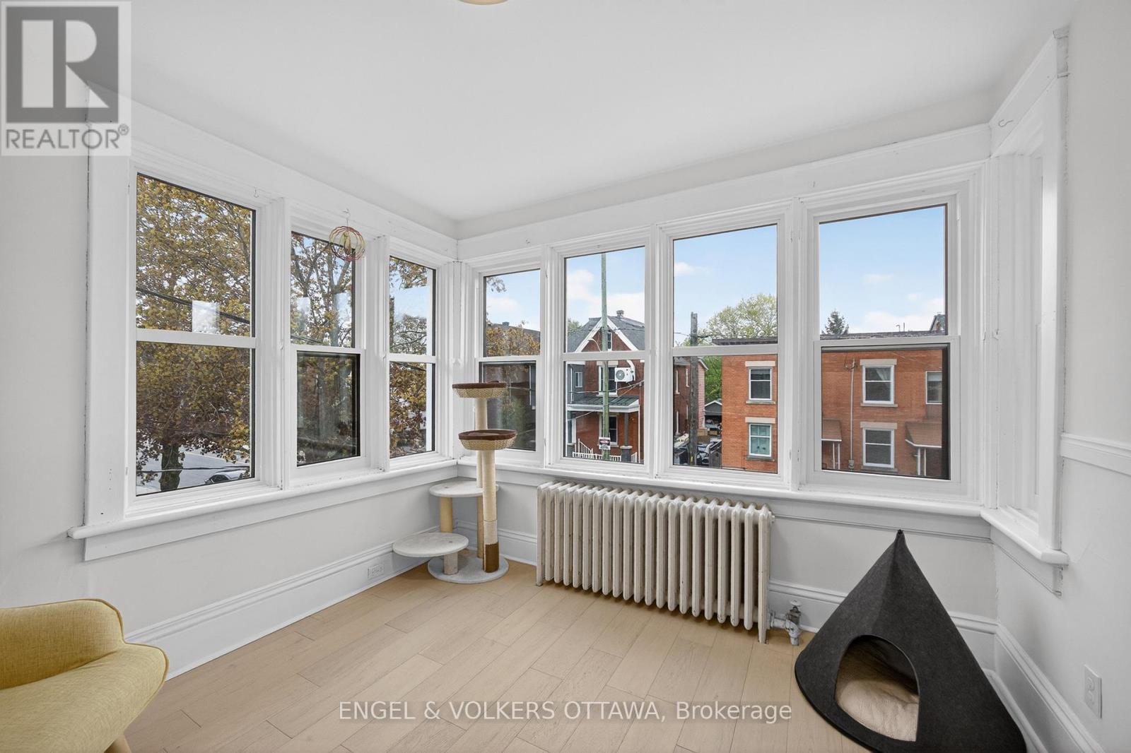 523 MCLEOD STREET - 20