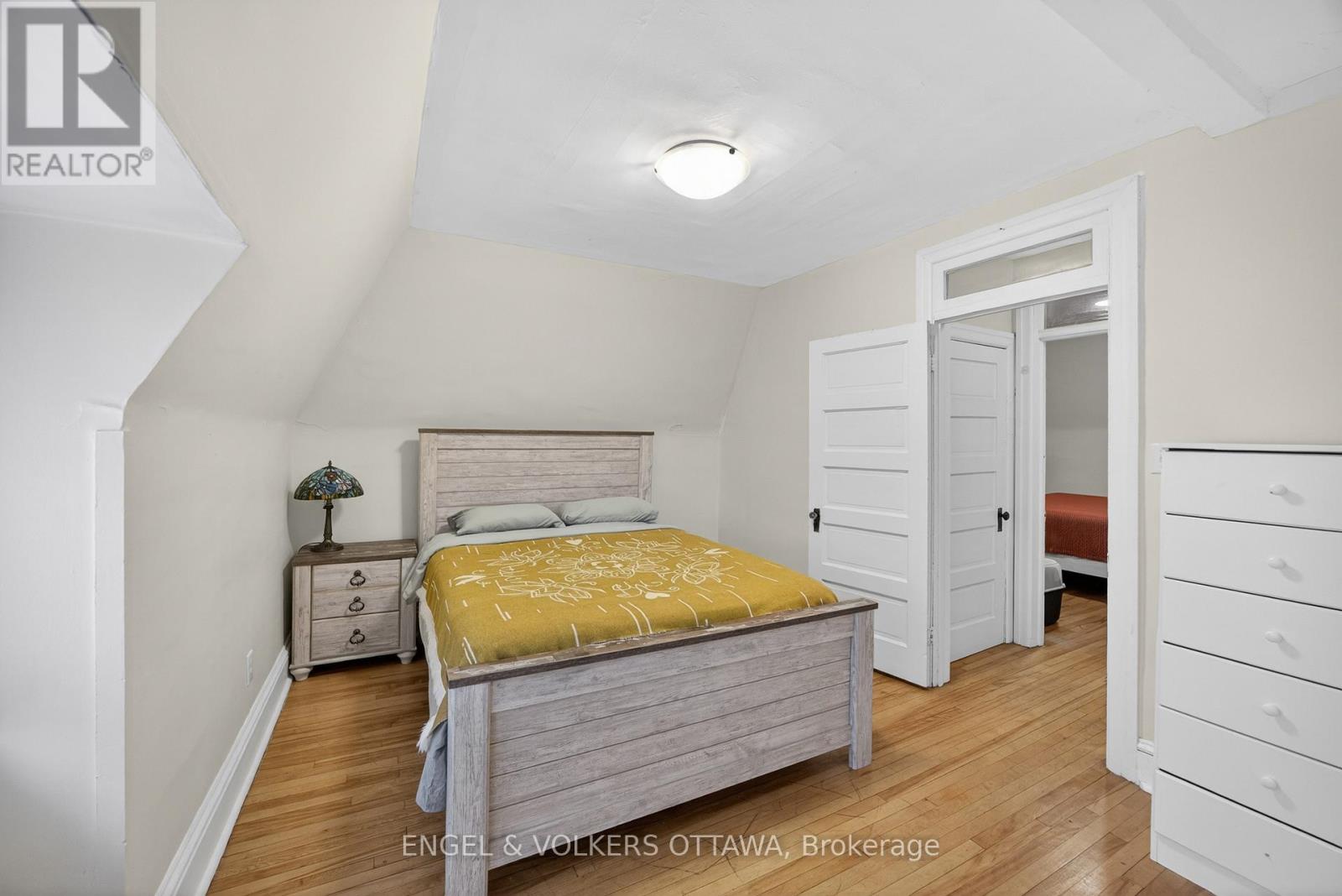 523 MCLEOD STREET - 24
