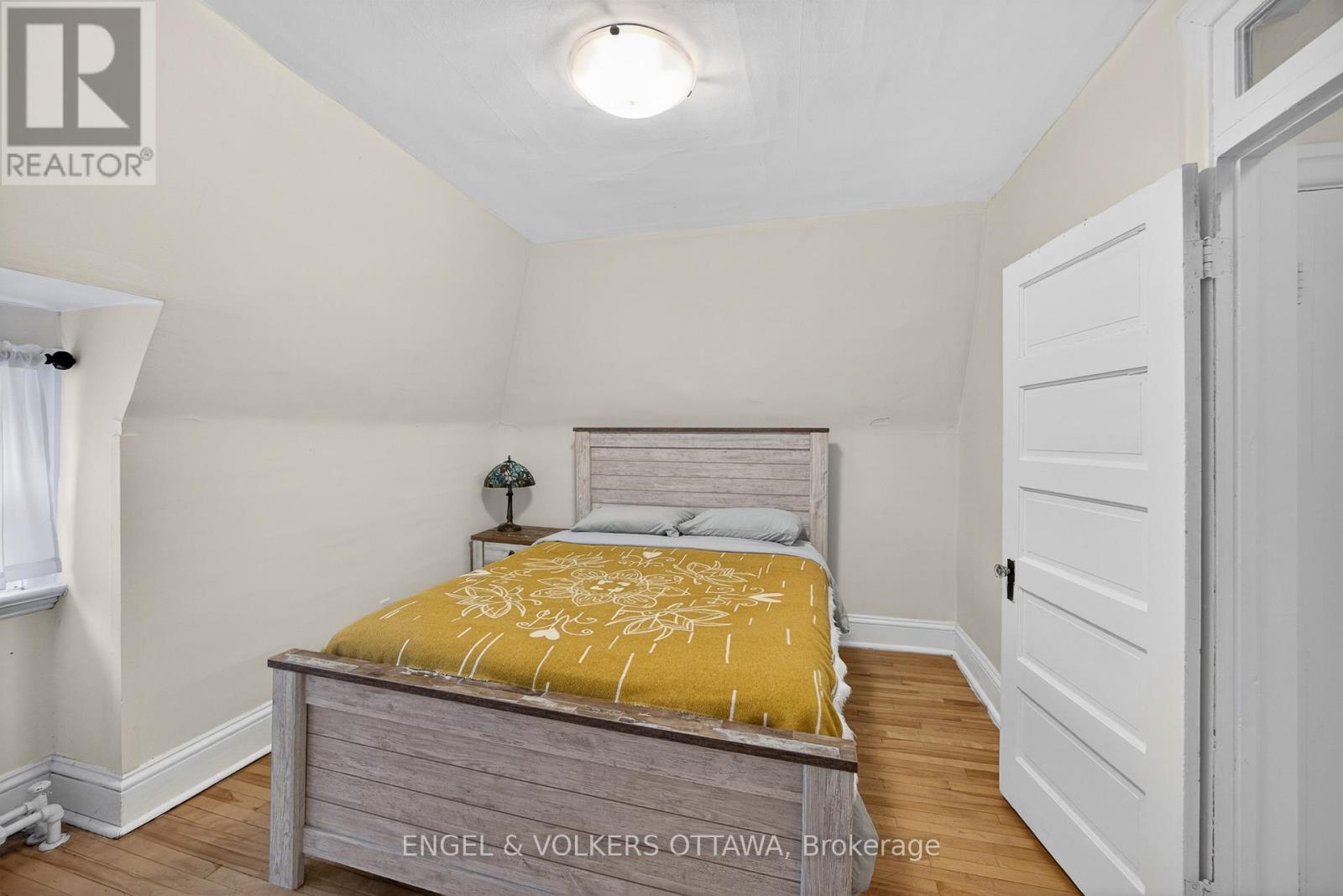 523 MCLEOD STREET - 25