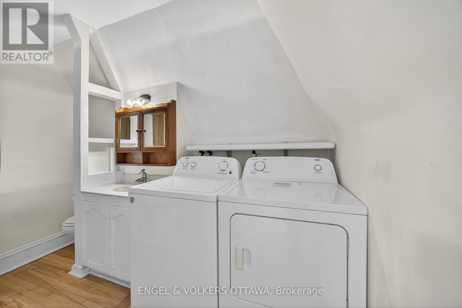 523 MCLEOD STREET - 28
