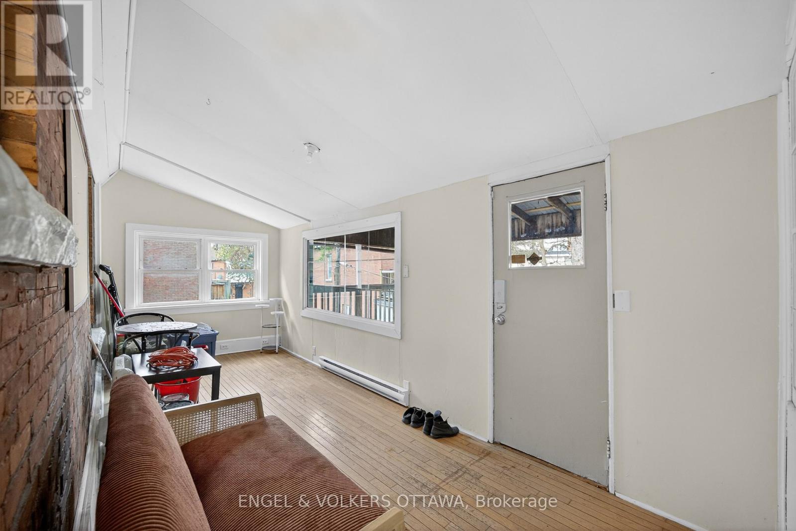 523 MCLEOD STREET - 29