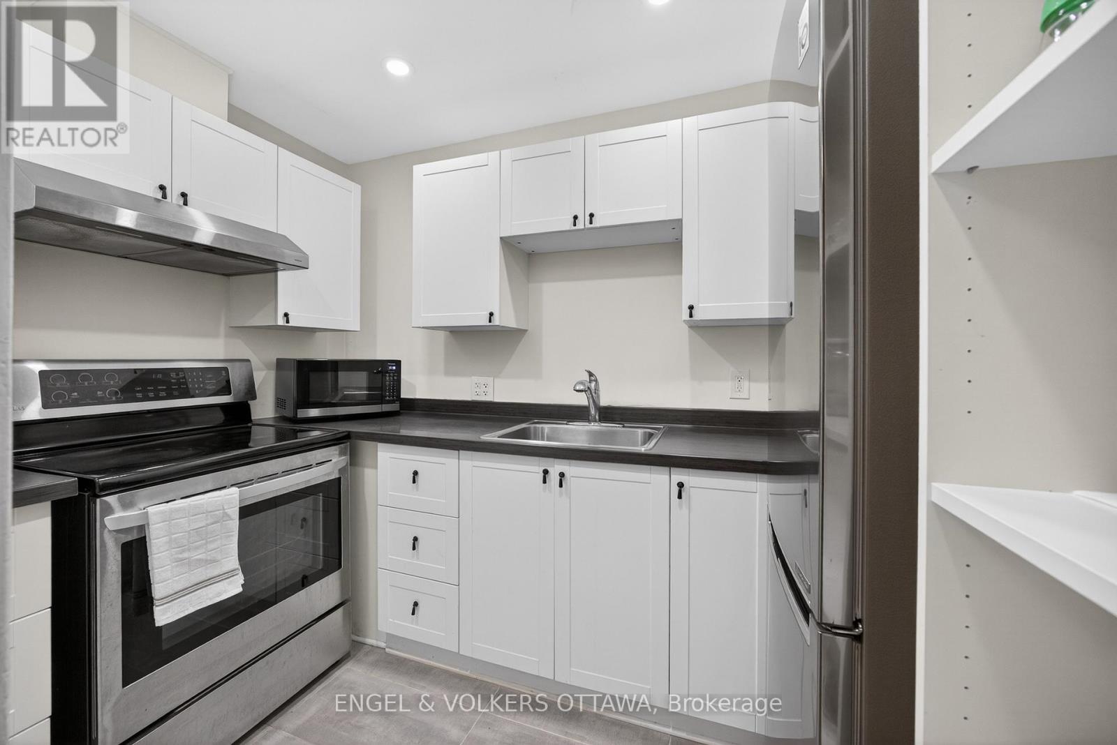 523 MCLEOD STREET - 8