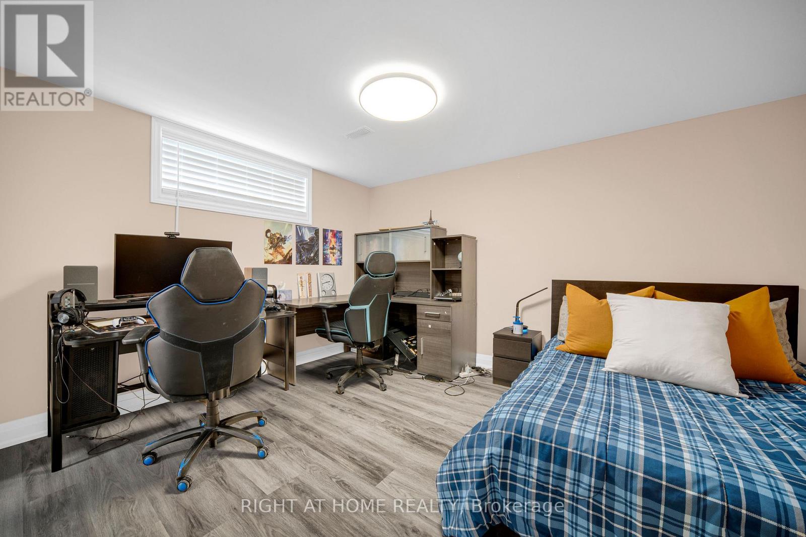 27 KNOWLTON DRIVE - 35