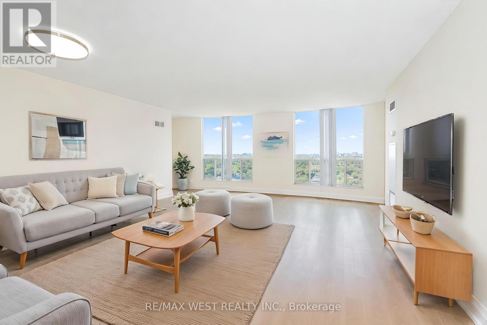 #2105 23 LORRAINE DRIVE - 3