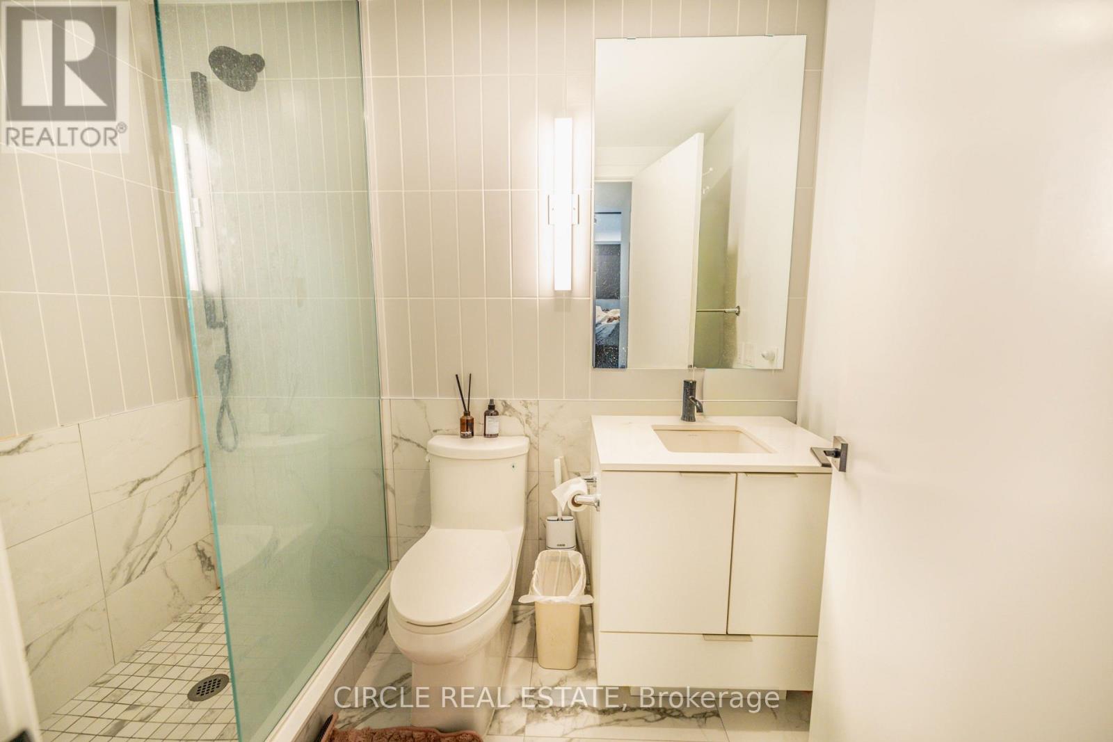 #2705 327 KING STREET W - 13