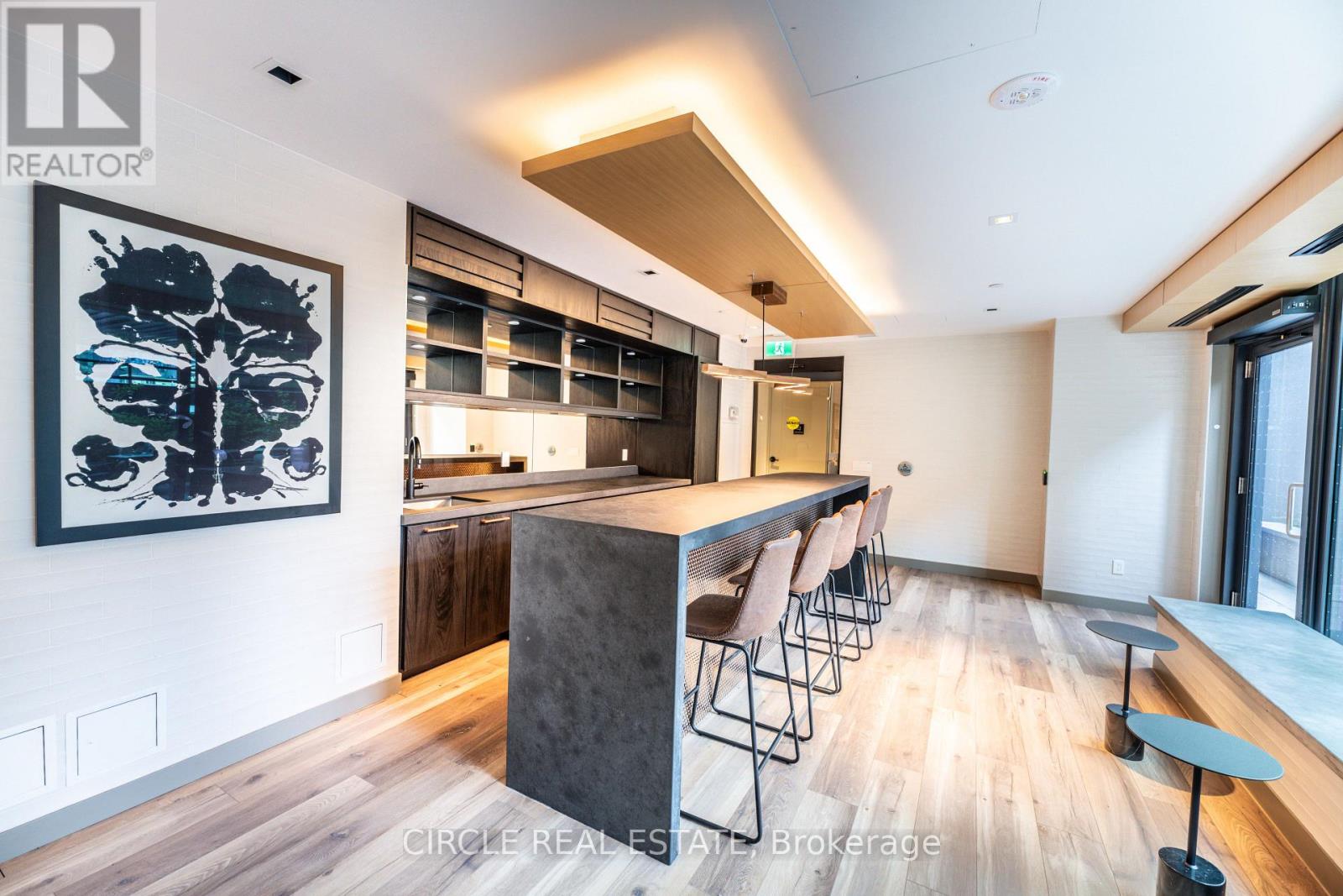 #2705 327 KING STREET W - 29