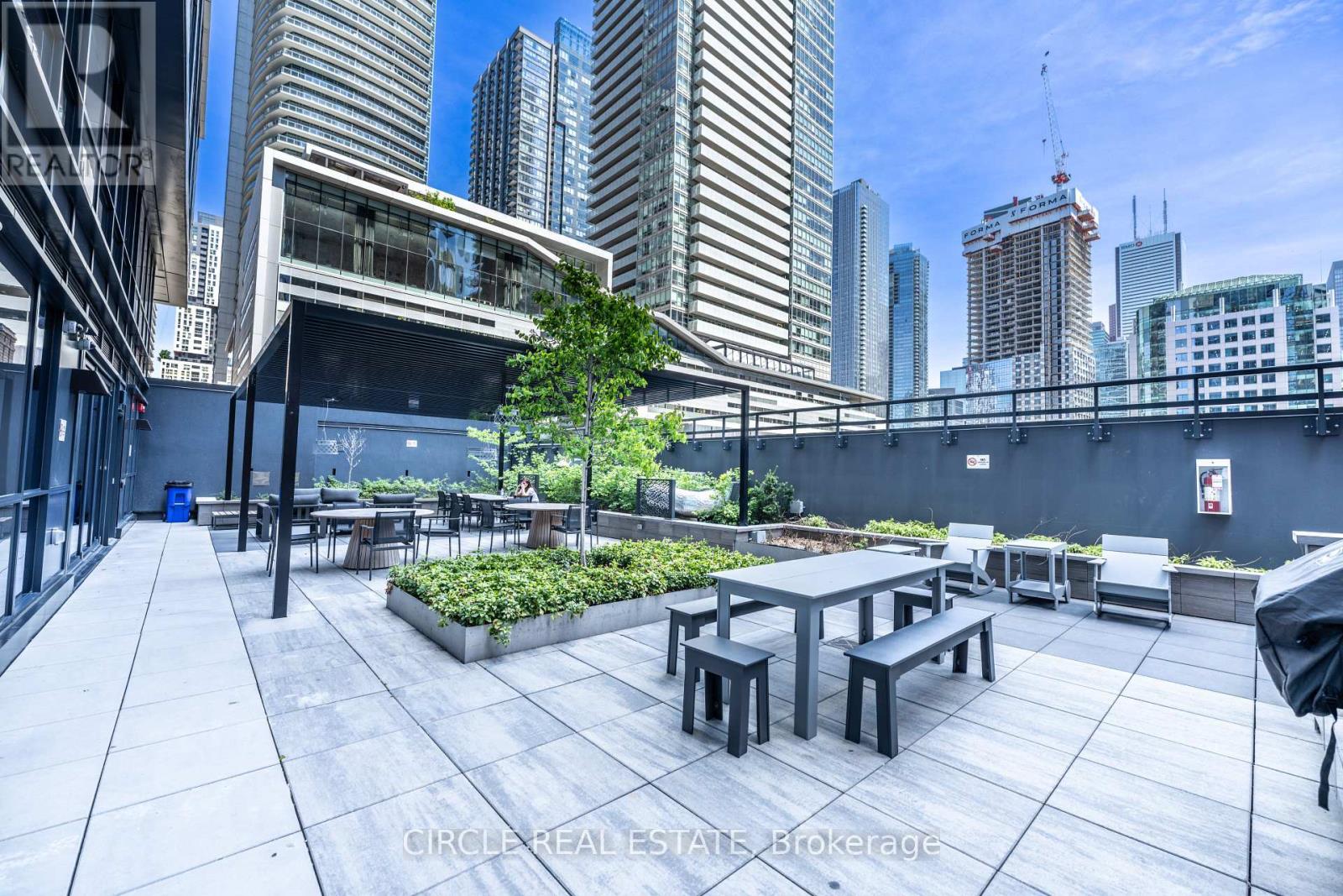 #2705 327 KING STREET W - 36