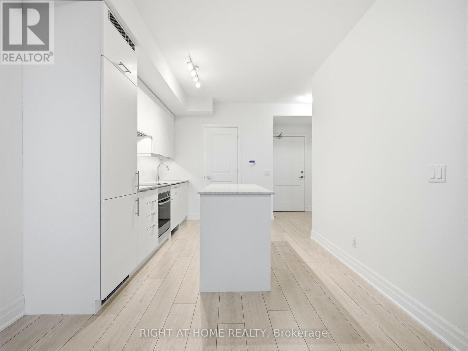 #1807 30 ELM DRIVE W - 14