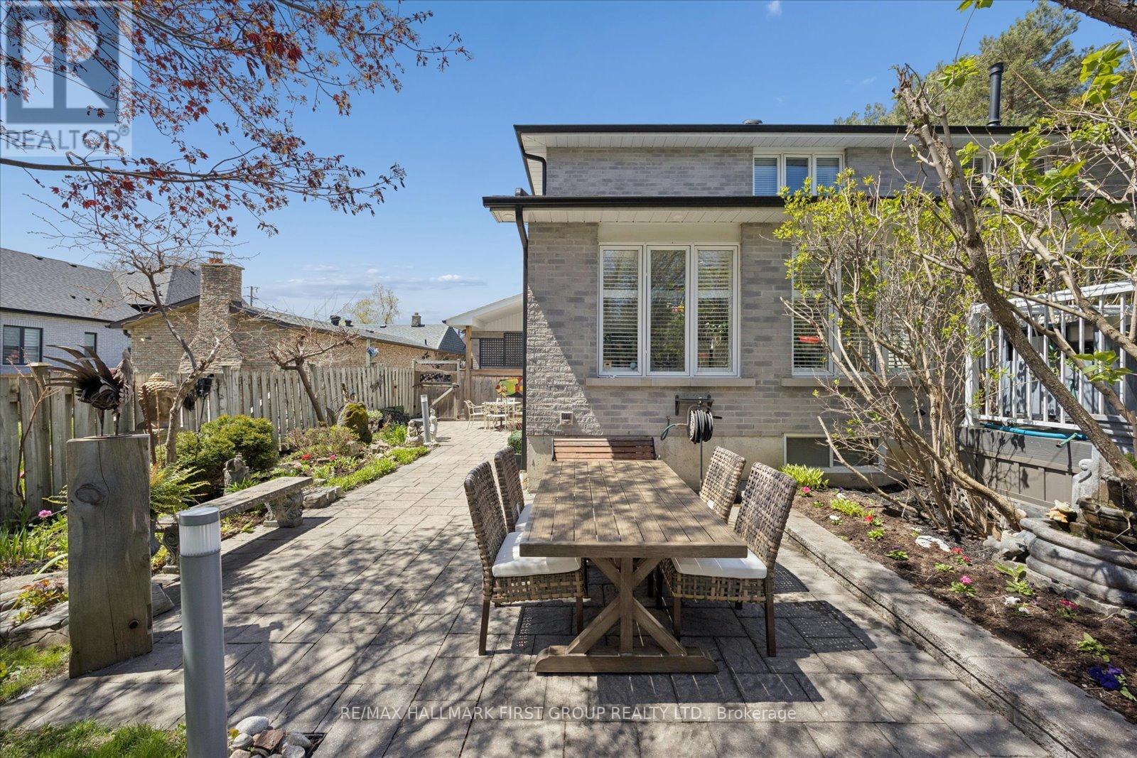 1779 WOODVIEW AVENUE - 32