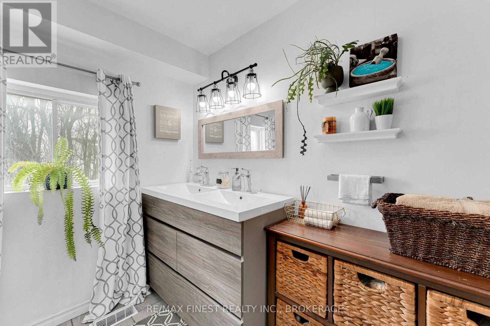 206 MAIN STREET - 27