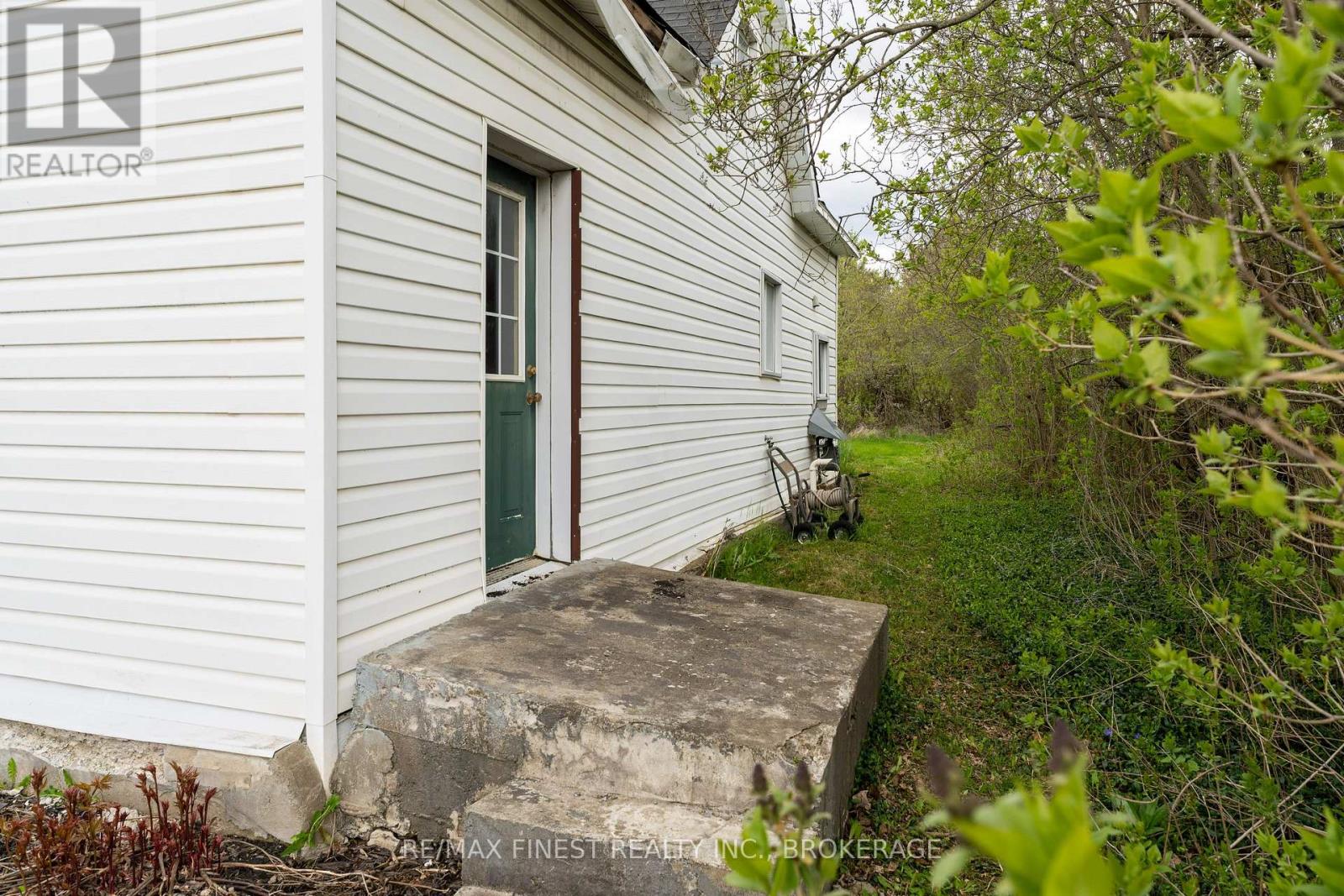 206 MAIN STREET - 5